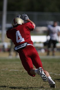 开云体育在线赛事直播-球队是否通过边路连续推进撕裂密集防守线路